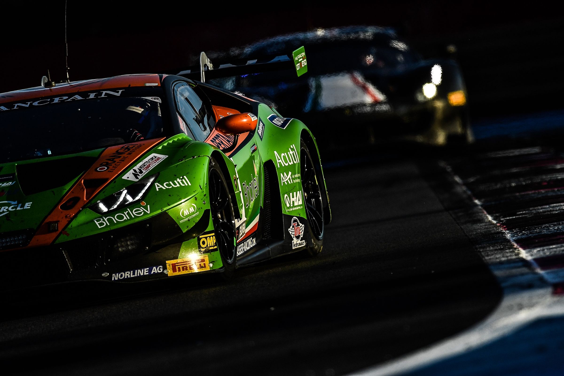 Lamborghini Huracán GT3 in der Abenddämmerung
