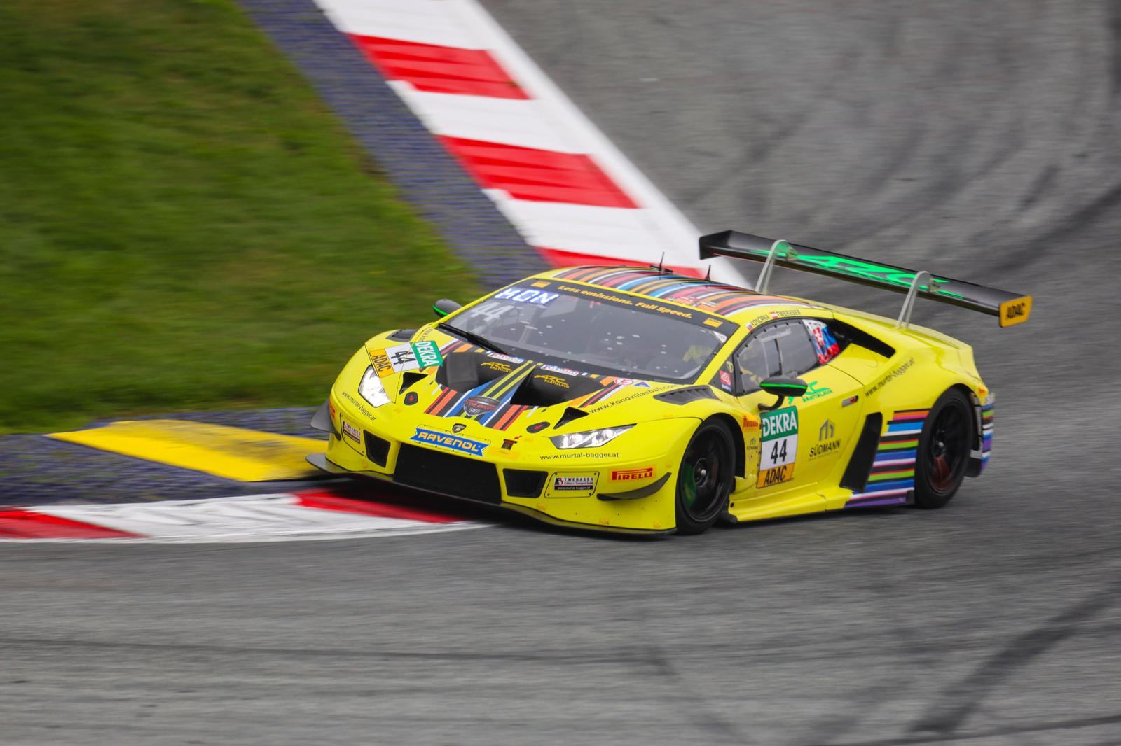 Gelber Lamborghini #44 mit Tweraser-Erdbau-Branding am Red Bull Ring